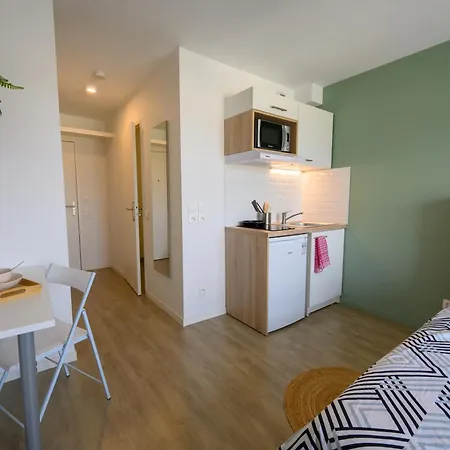 Nemea Campus Aparthotel Gières